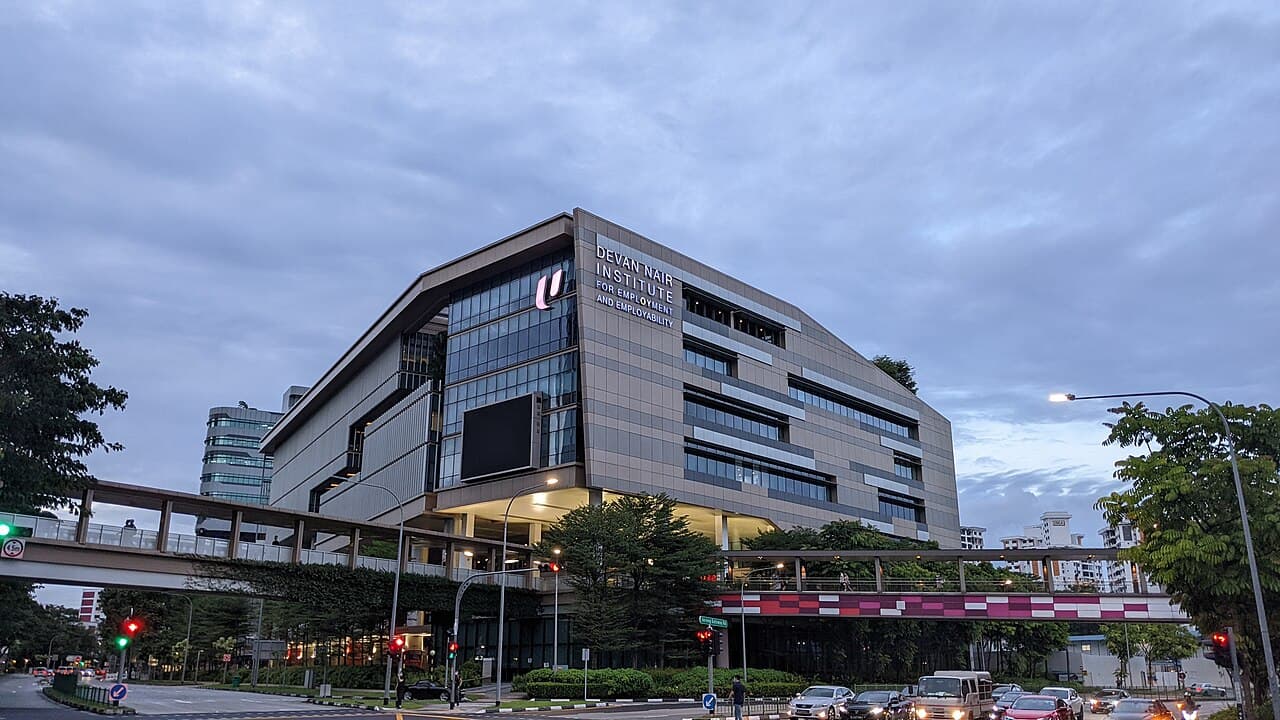 সন্ধ্যায় জুরং ইস্টের Devan Nair Institute for Employment and Employability